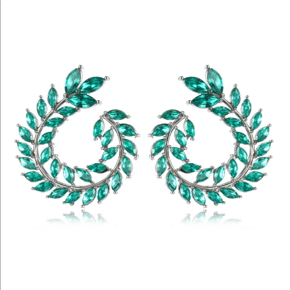  Regal Wreath Earrings 
